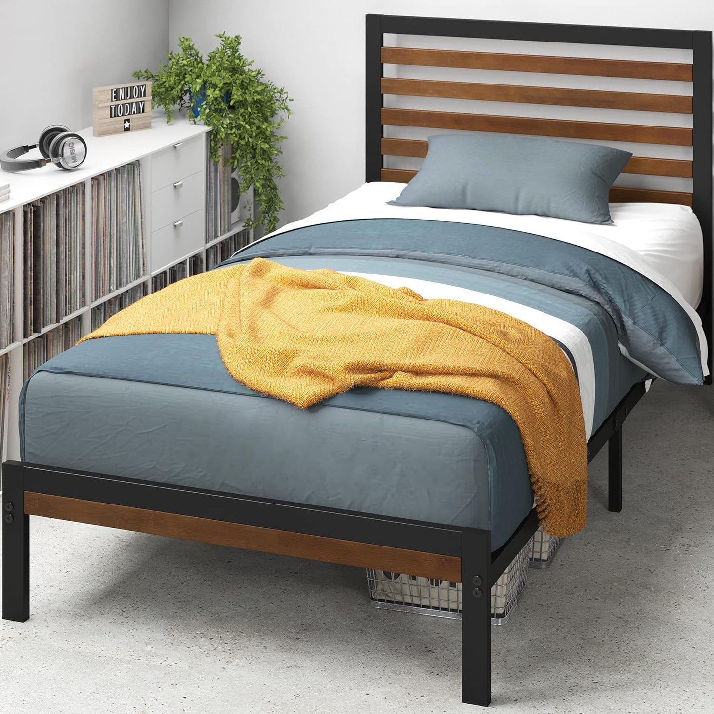 ZINUS Kai Bamboo and Metal Platform Bed Frame with Headboard, No Box Spring Needed, Easy Assembly, Full, Brown
